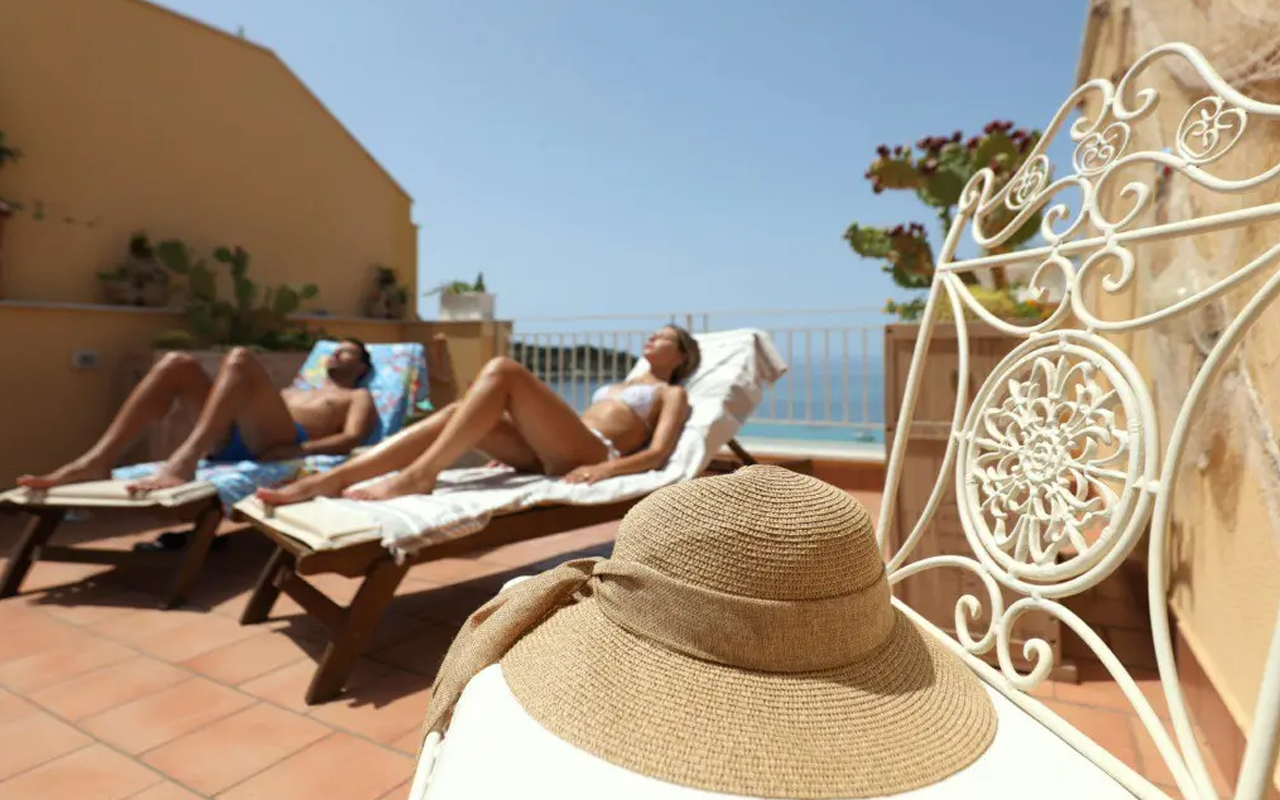 Palermo Mare Holidays