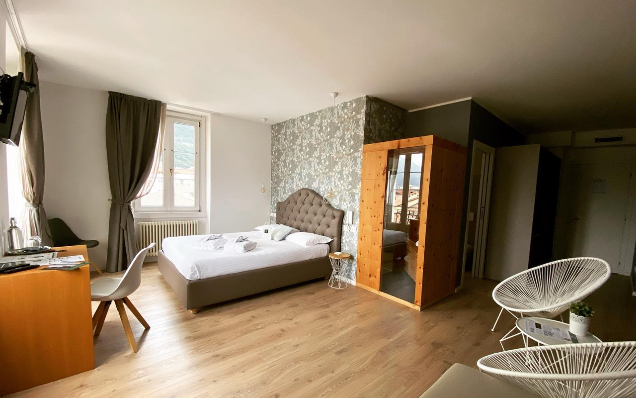 Lainez Room & Suites