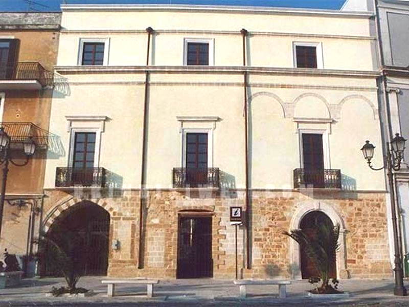 Casa del Turista, Brindisi