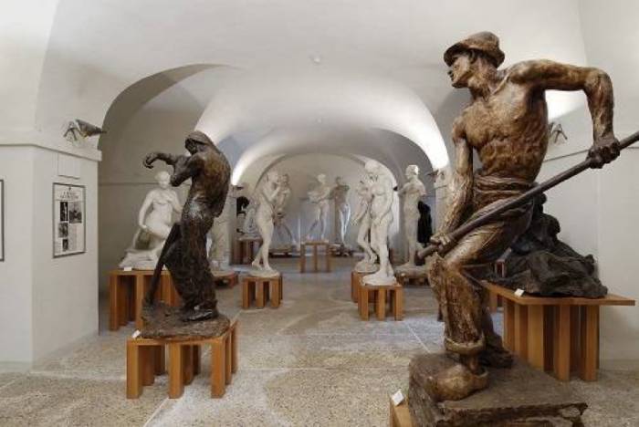 Una sala dei Musei Civici di Modena.