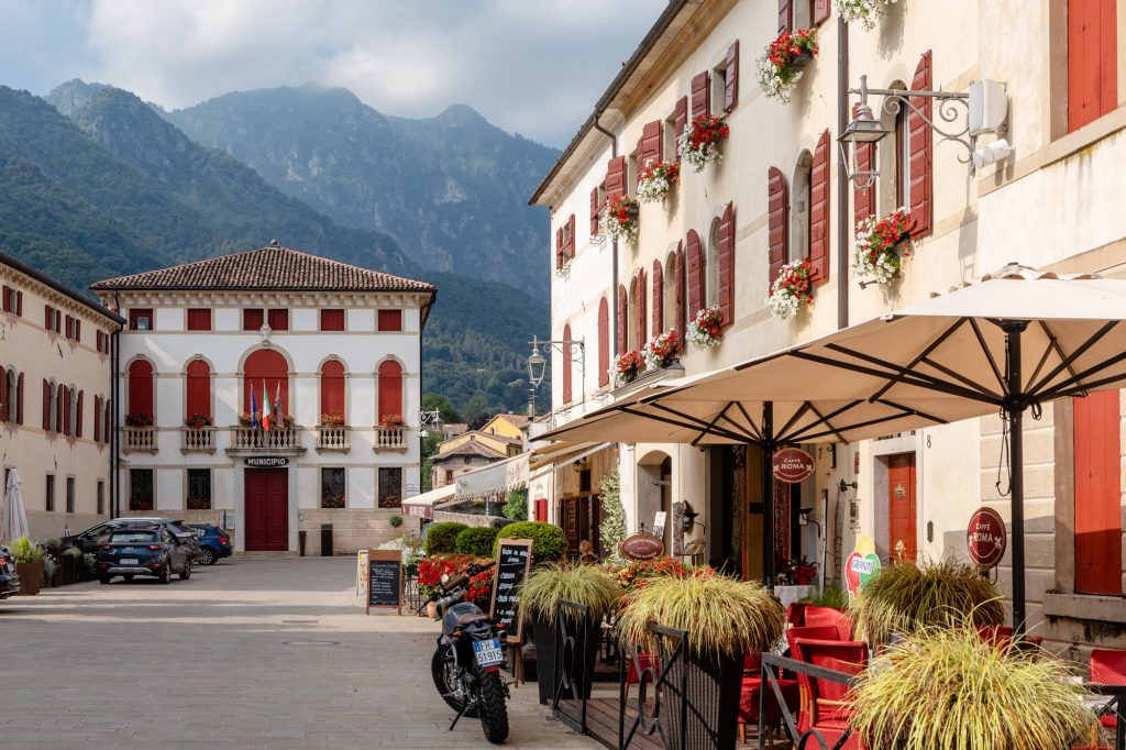 Piazza di Cison di Valmarino, Treviso , Italia. Photo ©Silvia Longhi