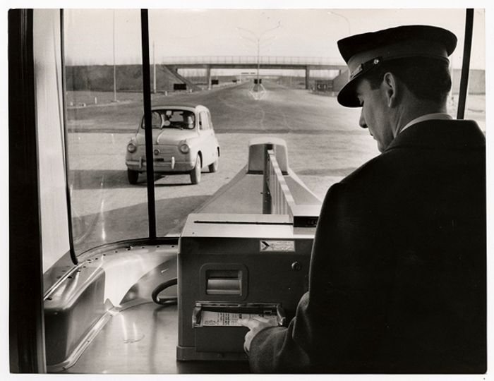 Casello dell'Autostrada del Sole a Melegnano (Mi), Publifoto, Milano 1959