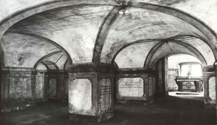 La cripta della Ca' Granda a Milano in un'immagine storica.