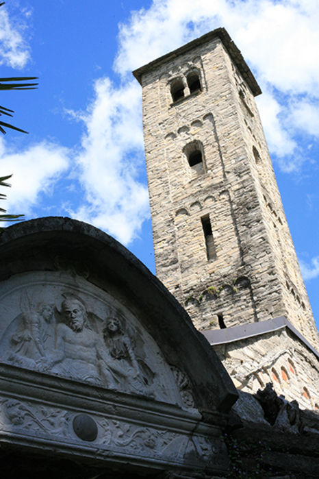 La chiesa di S. Agata a Moltrasio.