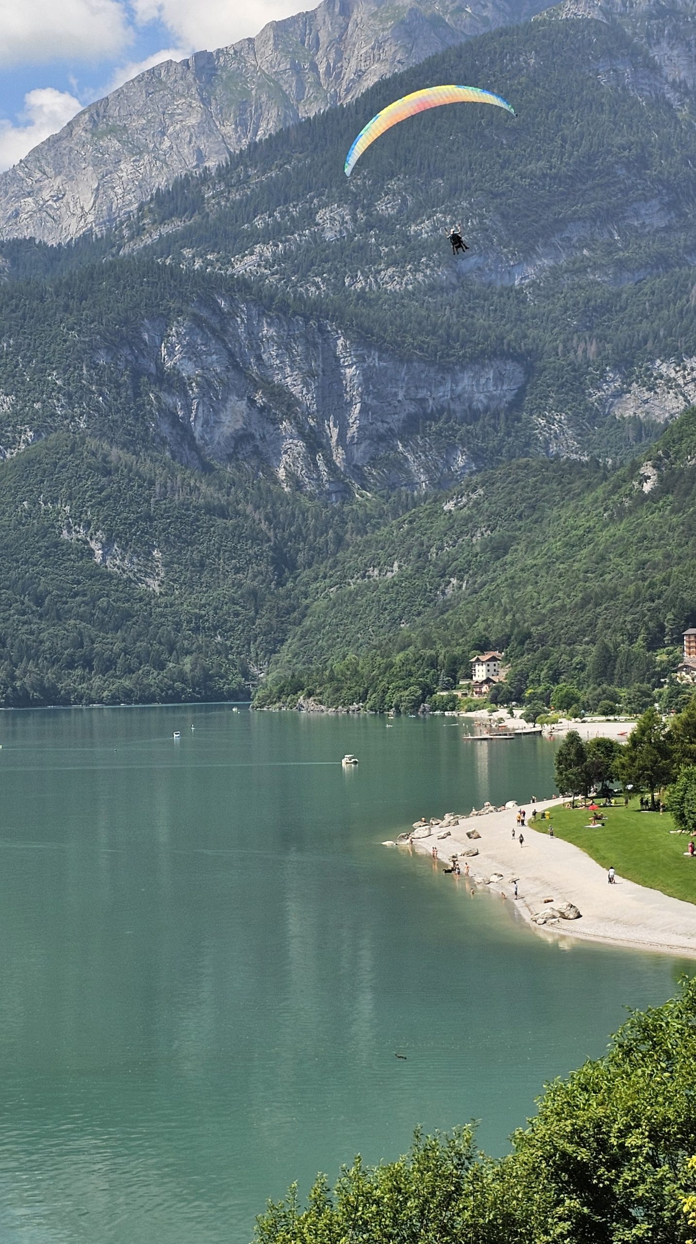 Deltaplano sul lago di Molveno - Foto di Francesco Bentivegna