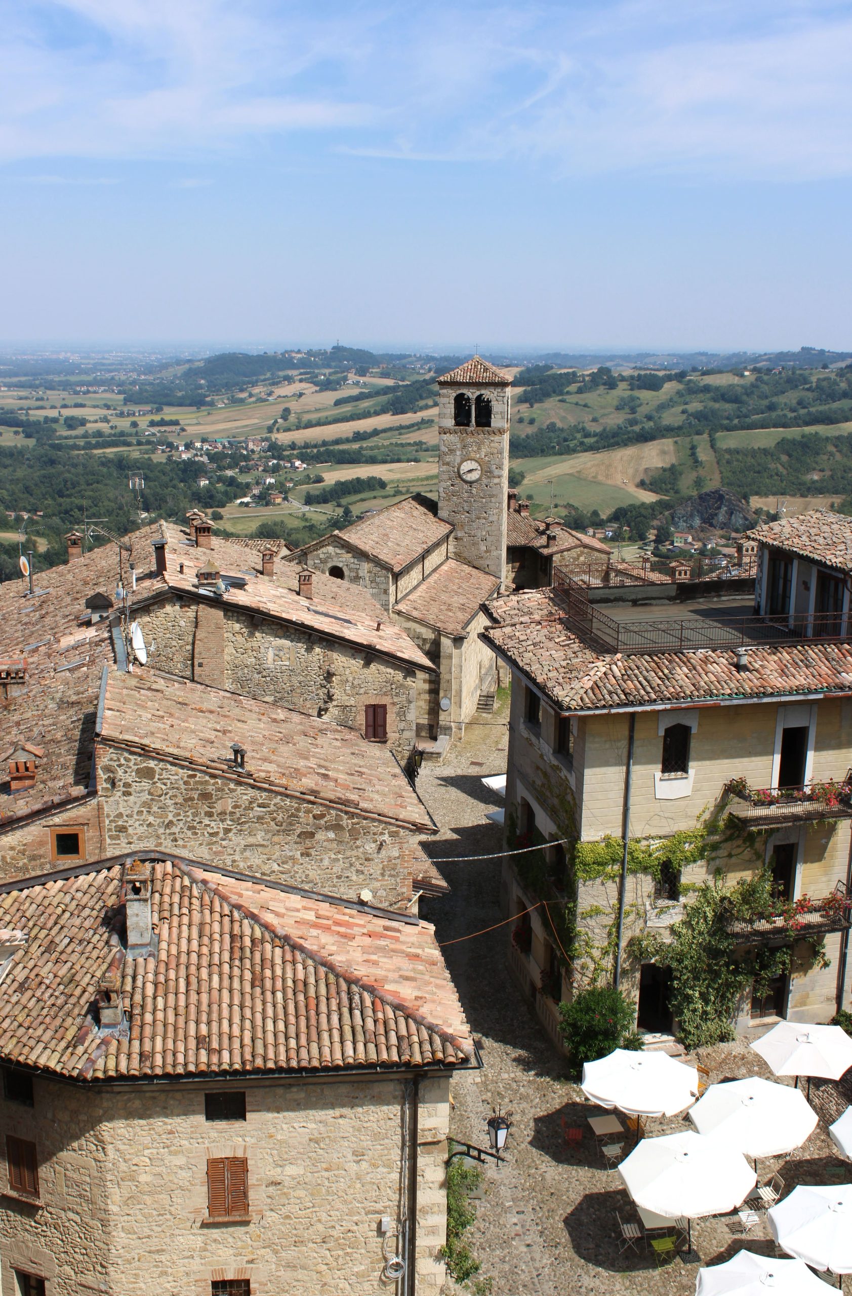 Vista del borgo di Vigoleno dal mastio - foto di Manuela Salaris