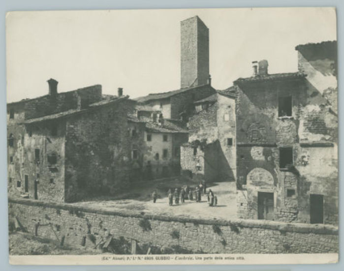 1881-87: vista di Gubbio © Archivio Tci