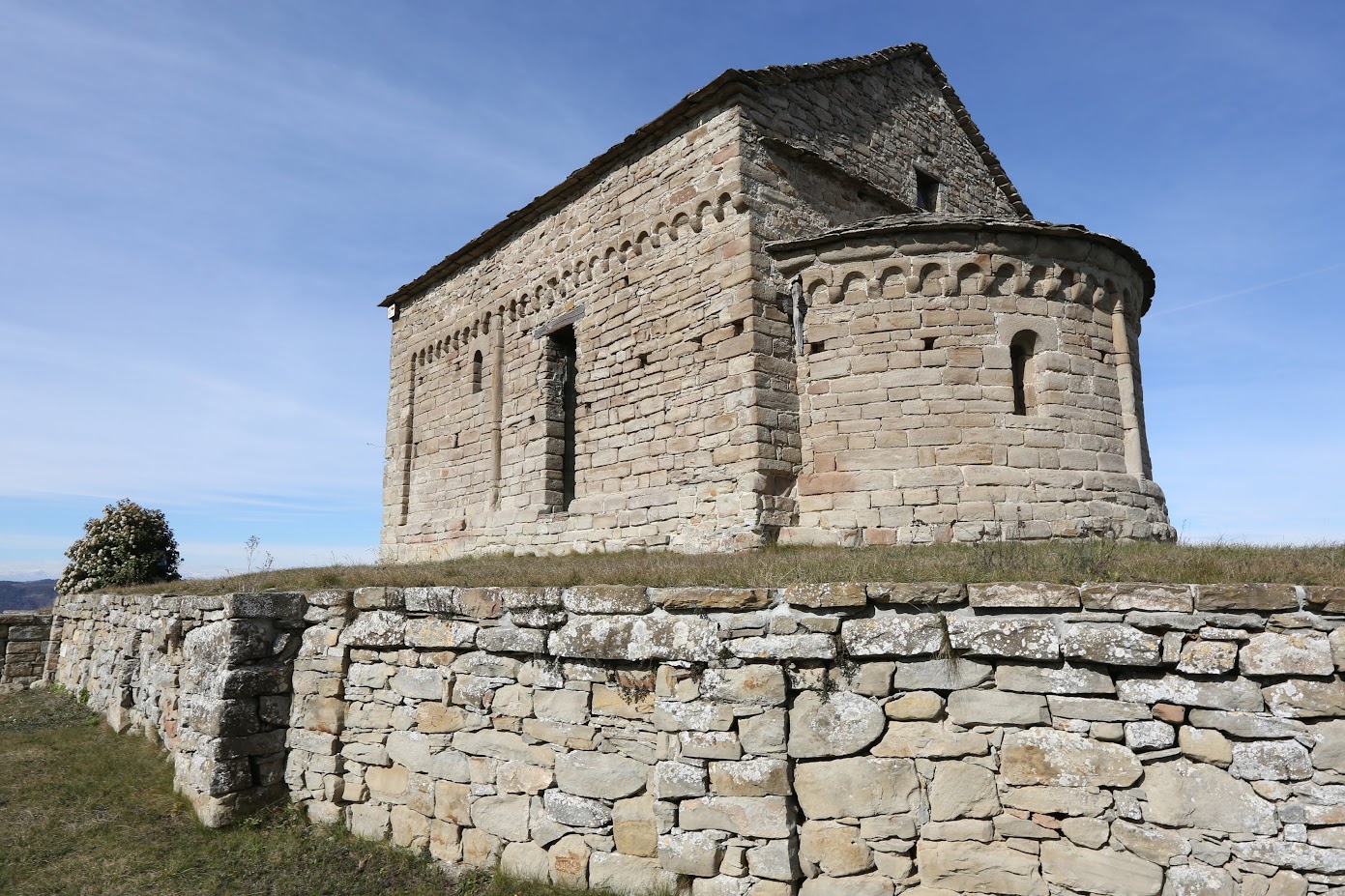 Bergolo, cappella romanica - Foto: Photo Murialdo