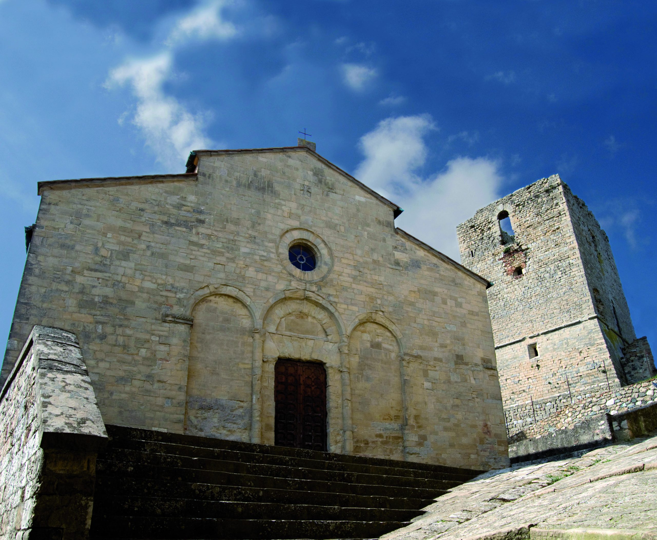 Castelnuovo Di Val Di Cecina Montecastelli Chiesa Lib Tatiana Bicchielli.jpg
