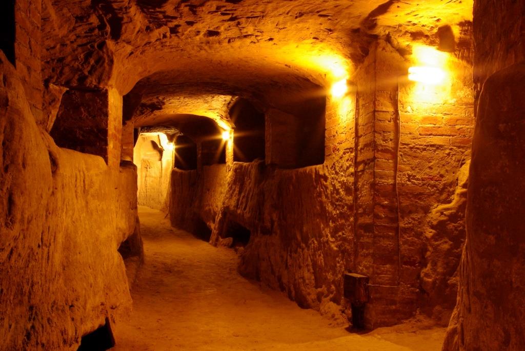 Chiusi Catacomba Di Santa Mustiola Lib Proloco Uff. Turistico.jpg