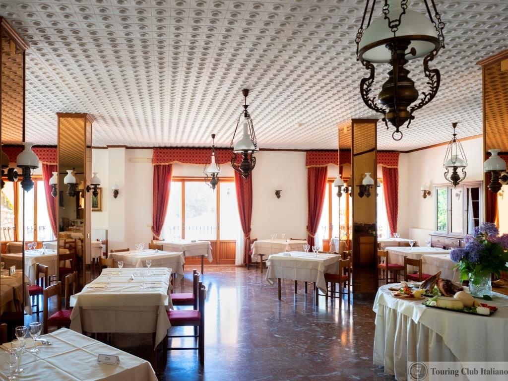 Civitella Alfedena Hotel Valdirose Sala Da Pranzo Lib Cesura Luca Santese Sal2020tour01401113.jpg