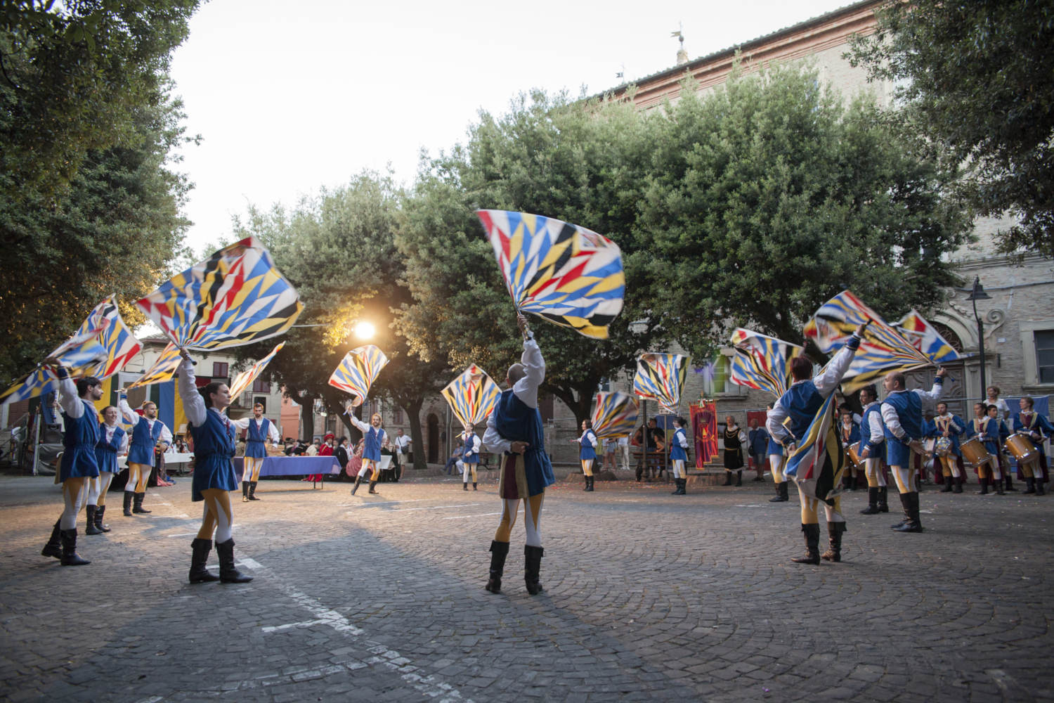 Esibizione sbandieratori