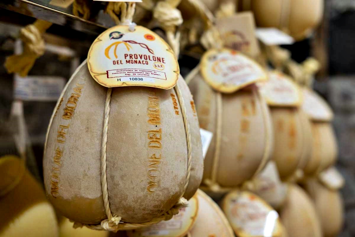 Caseificio Cacace - Provolone del Monaco DOP