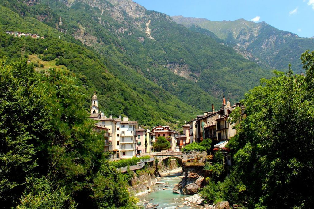 Chiavenna Case sulla Mera