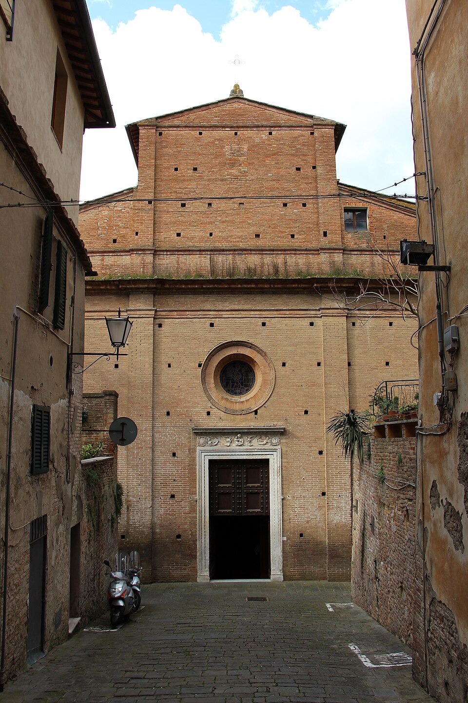 Siena,_chiesa_di_S._Maria_in_Portico_a_Fontegiusta