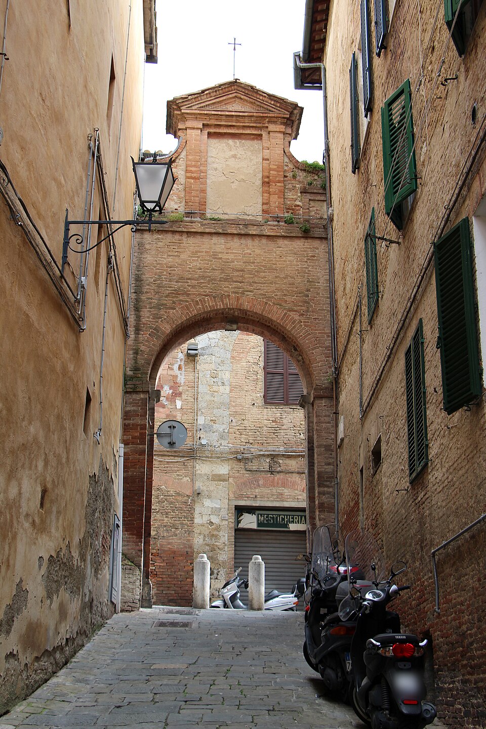 Siena,_chiesa_di_S._Maria_in_Portico_a_Fontegiusta
