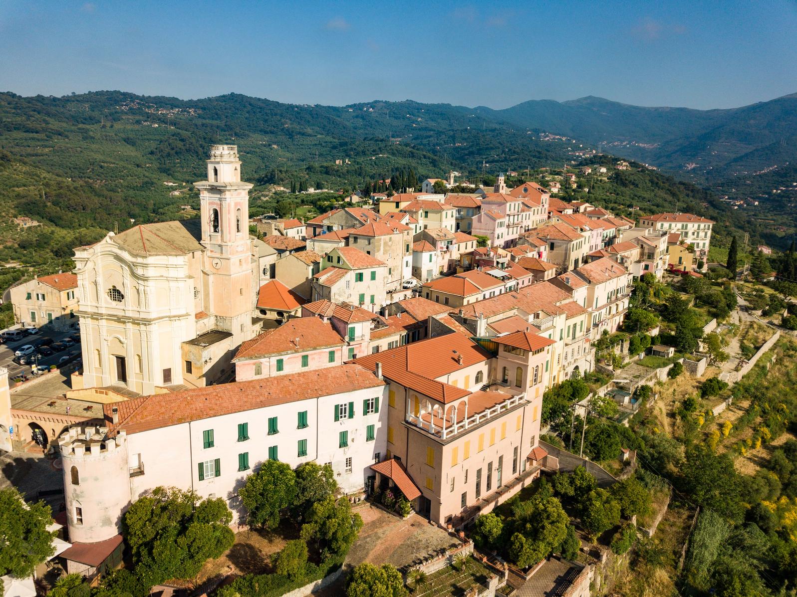 Vista panoramica di Diano Castello - Foto del Comune