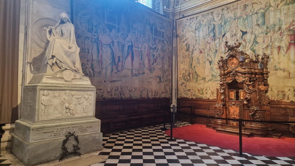 Immagine che contiene arte, interno, muro, dipinto
Il contenuto generato dall'IA potrebbe non essere corretto.