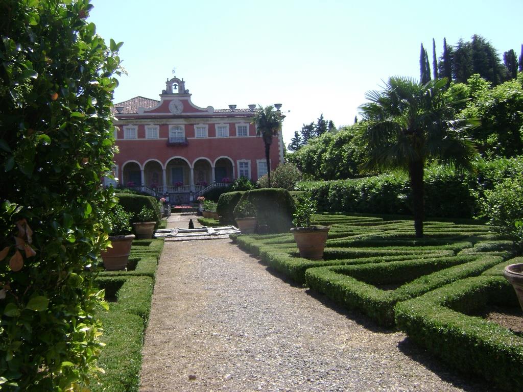 Fosdinovo Villa Malaspina Lib Comune.jpg