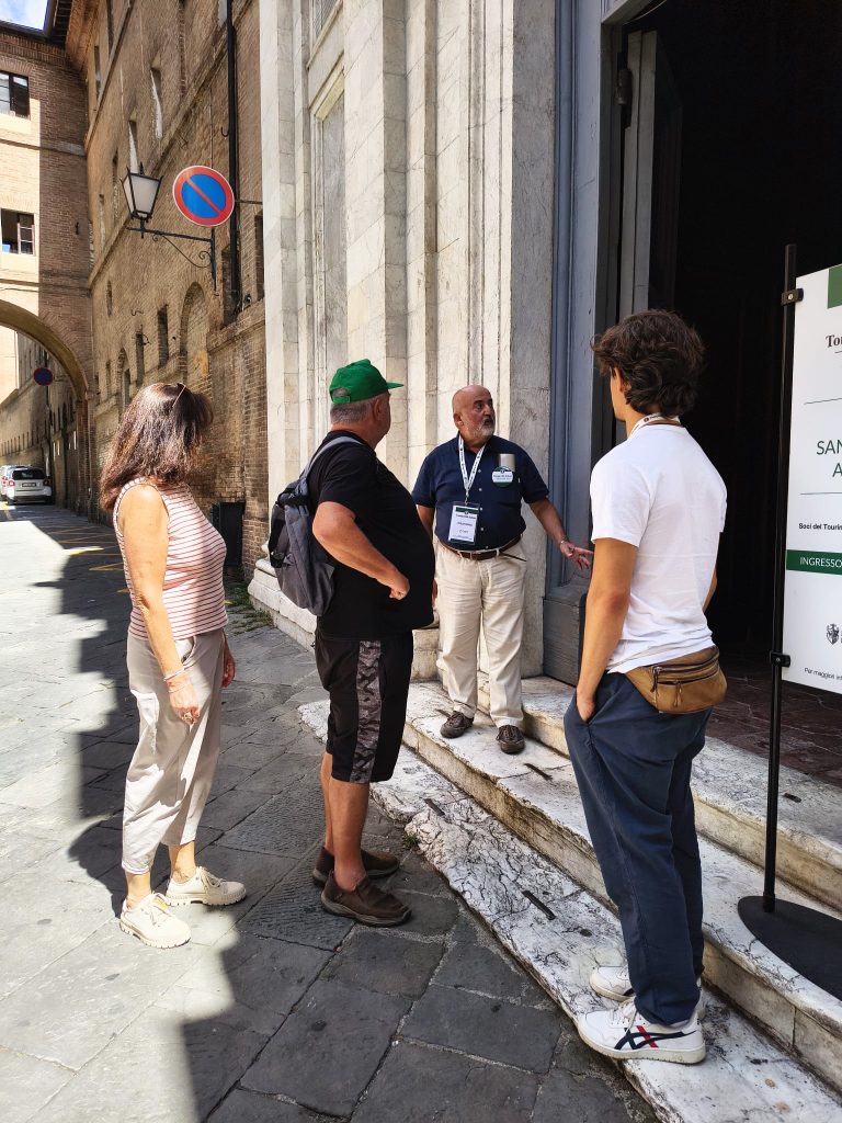 Dipendenti Enel alla Chiesa di San Raimondo al Refugio, Siena, luogo Aperti per Voi