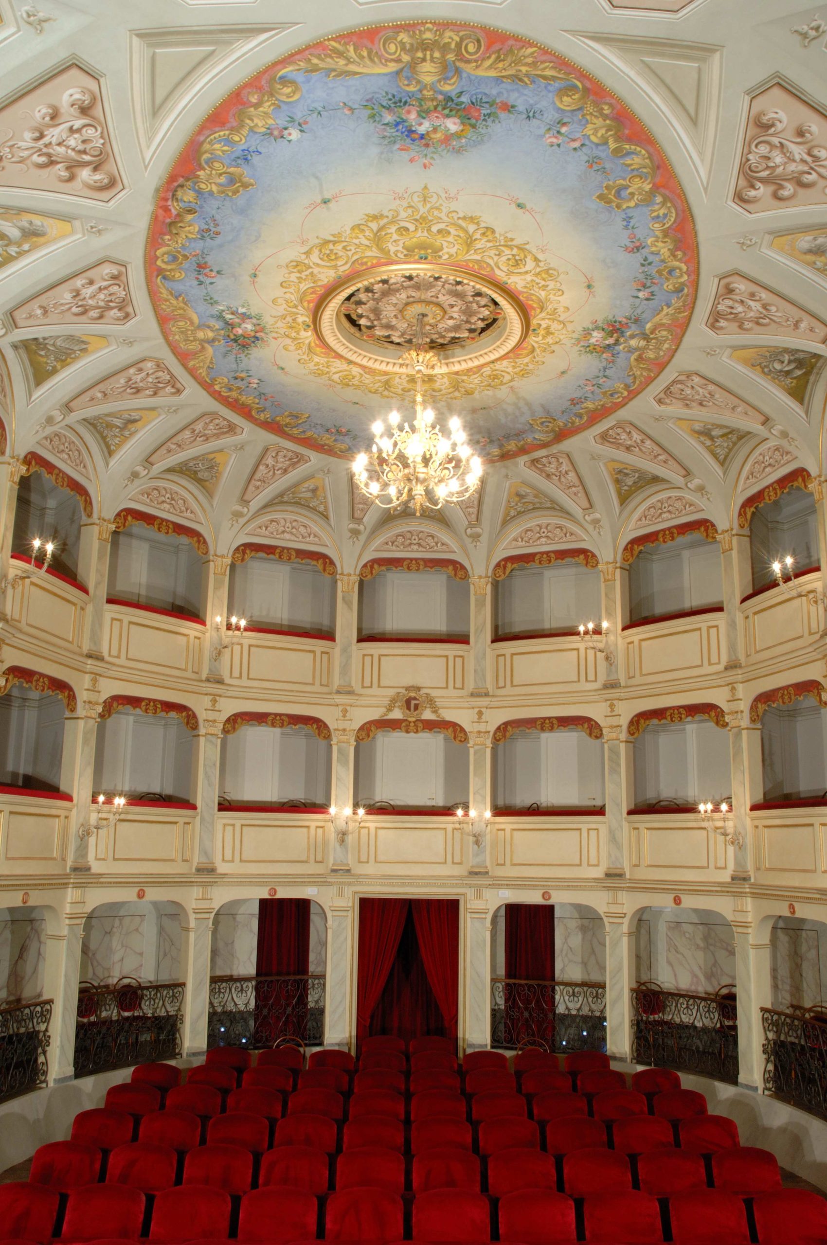 Foto Teatro G.leopardi San Ginesio.jpg