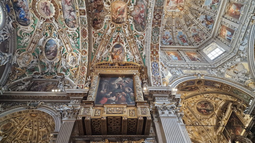 Immagine che contiene edificio, Luoghi santi, luogo di culto, arte
Il contenuto generato dall'IA potrebbe non essere corretto.