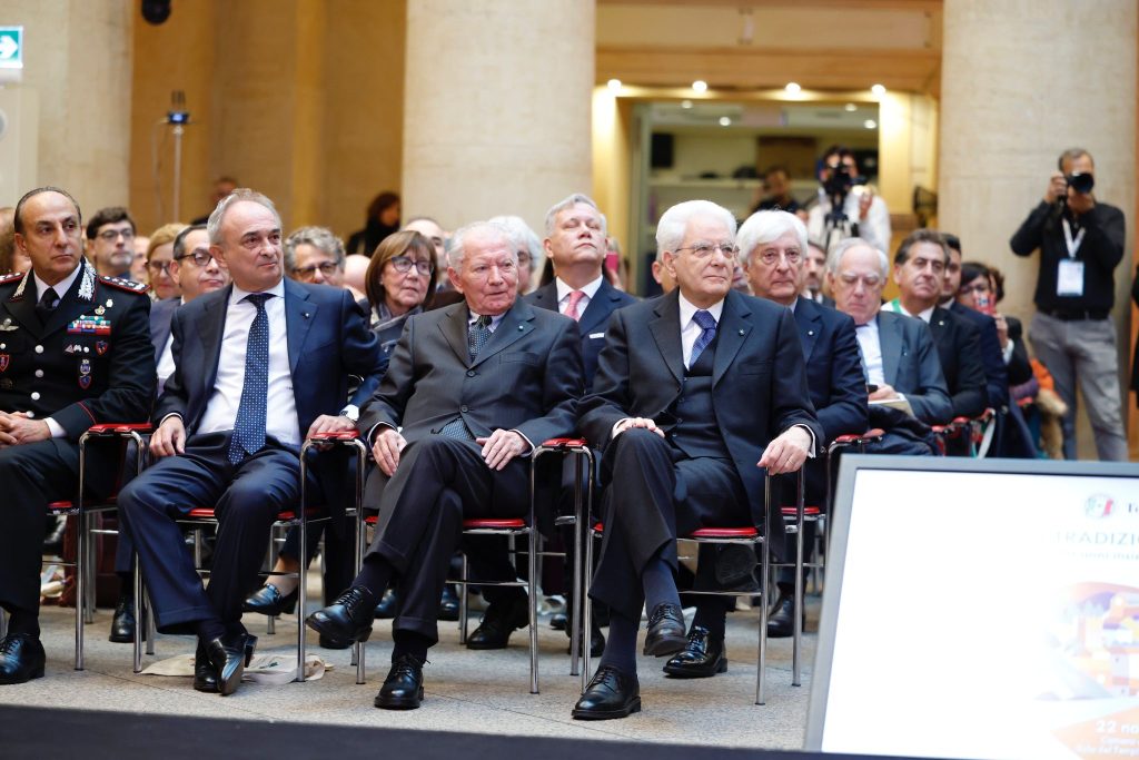 Il Presidente della Repubblica Sergio Mattarella con Franco Iseppi (Presidente uscente del TCI) e Gian Domenico Auricchio (neo eletto Presidente TCI)_130 anni TCI