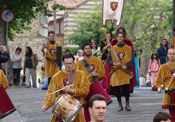 LUCIGNANO_Maggiolata LIB_Comune di Lucignano.JPG