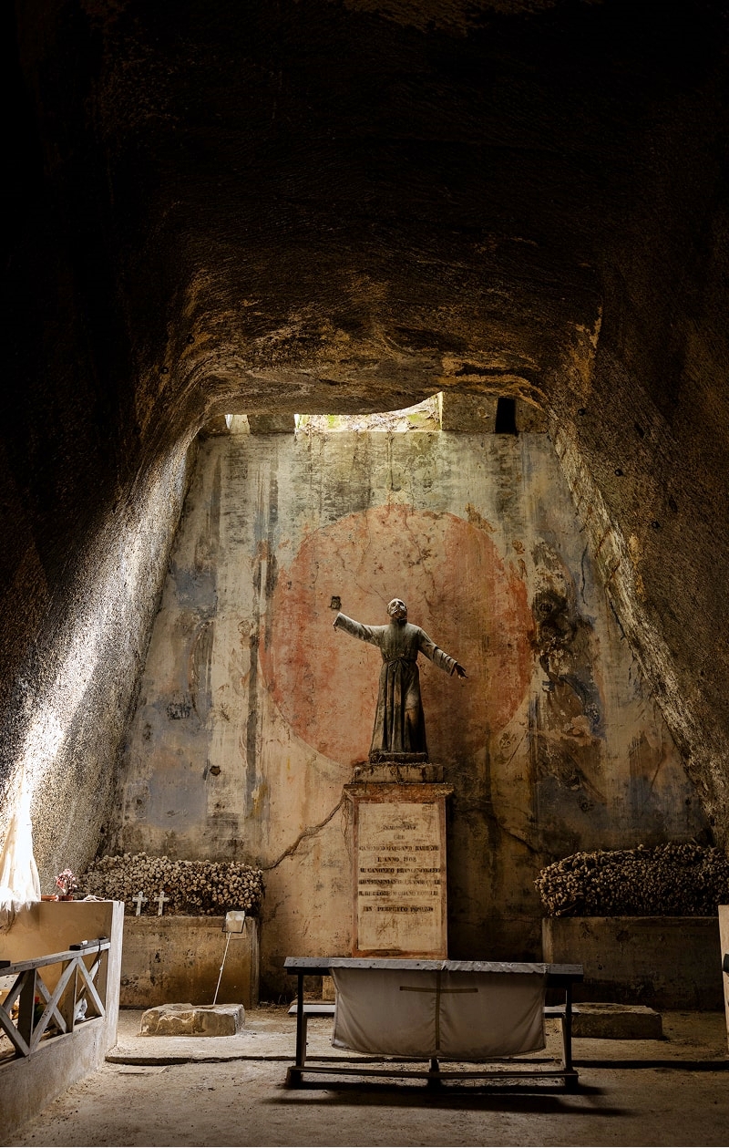 Napoli - Cimitero delle Fontanelle - canonico Gaetano Barbati