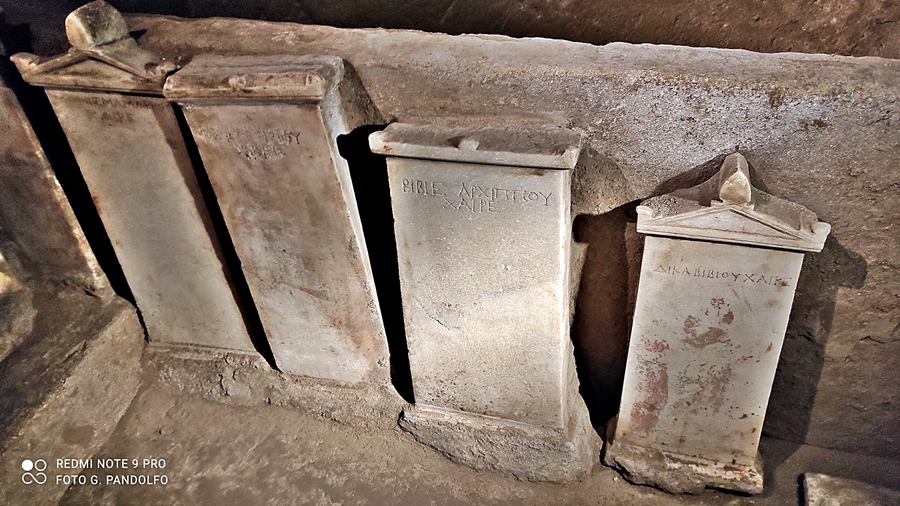 Napoli ipogeo dei Cristallini capitelli familiari