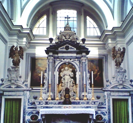 Napoli altare della chiesa di Santa Maria degli Angeli alle Croci