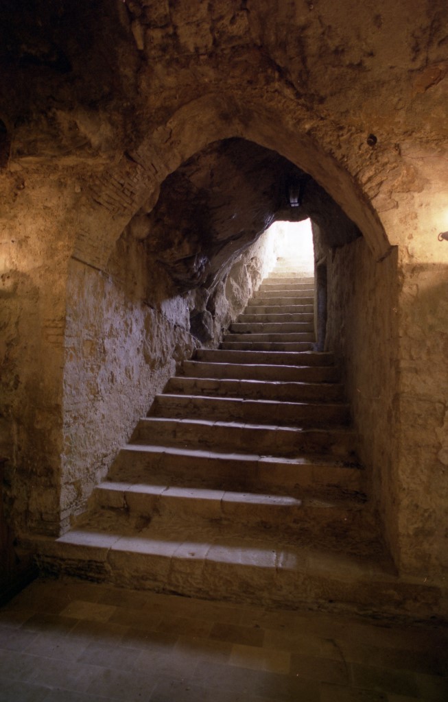 Orsara Di Puglia Scala Grotta San Michele Lib Donato Narducci.jpg