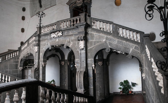 Palazzo Serra di Cassano a Pizzo Falcone