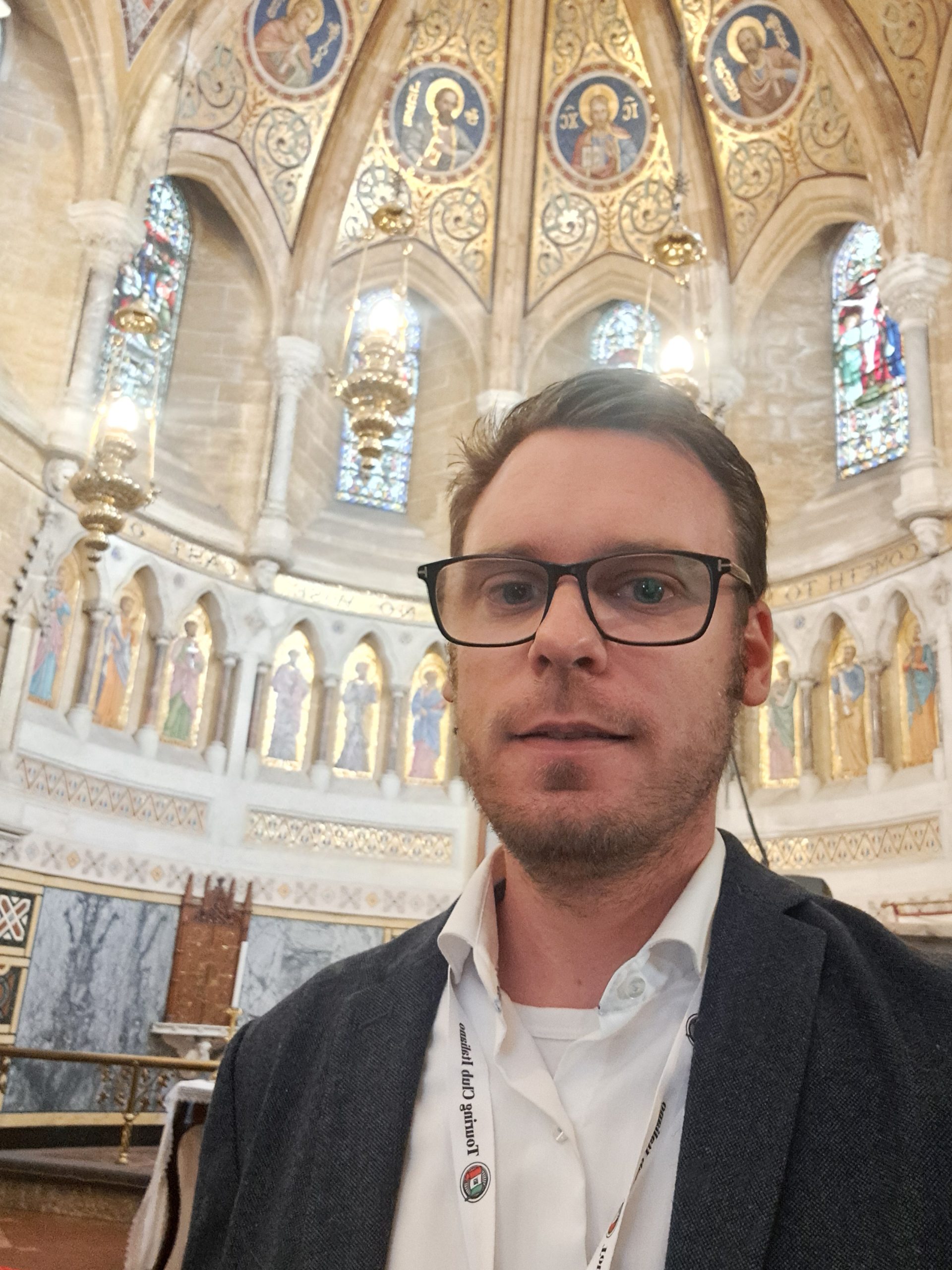 Un dipendente Enel presso la Chiesa Anglicana Holy Cross, Palermo, luogo Aperti per Voi