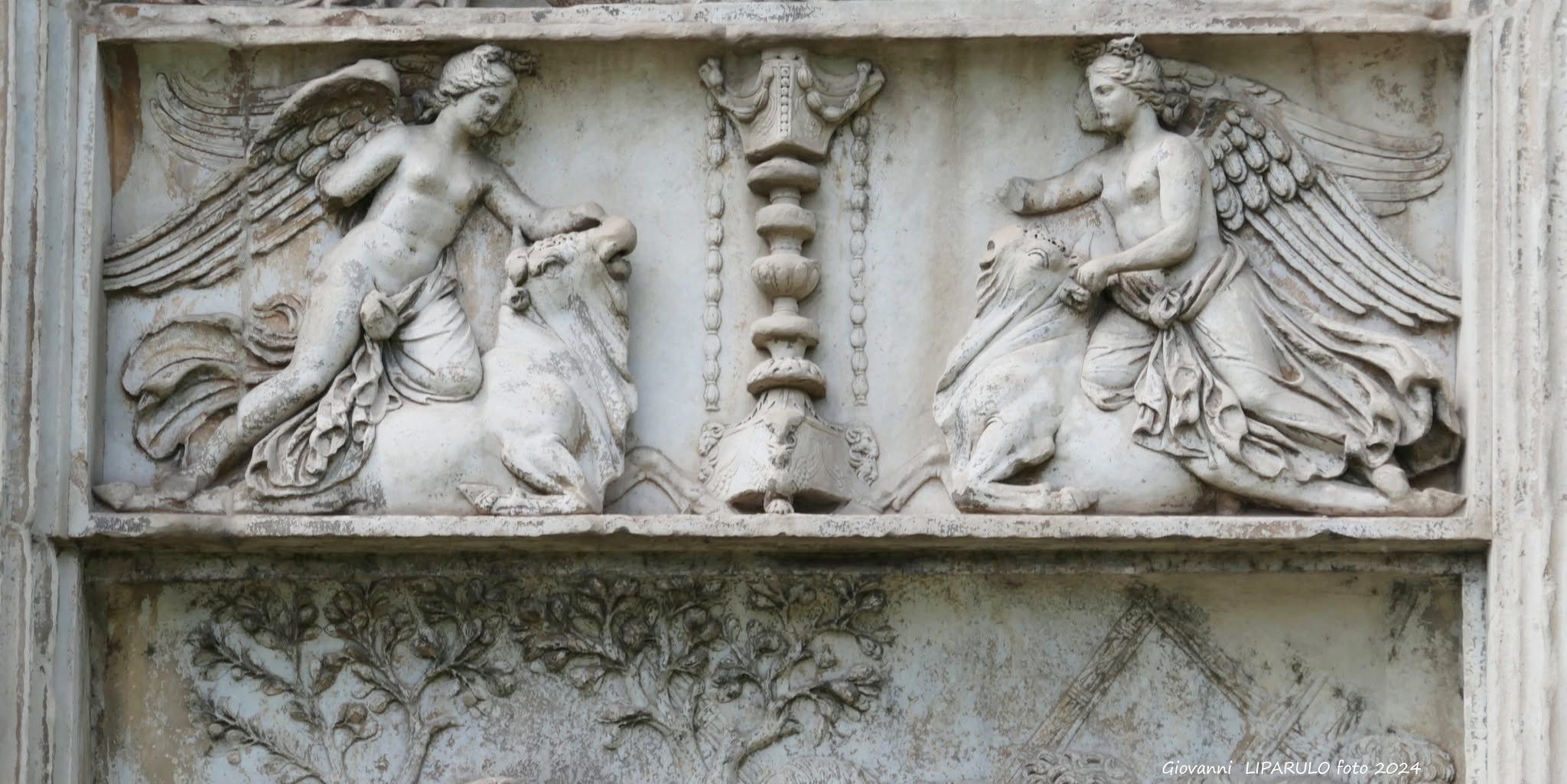 Pannello dell'Arco di Traiano raffigurante le Vittorie