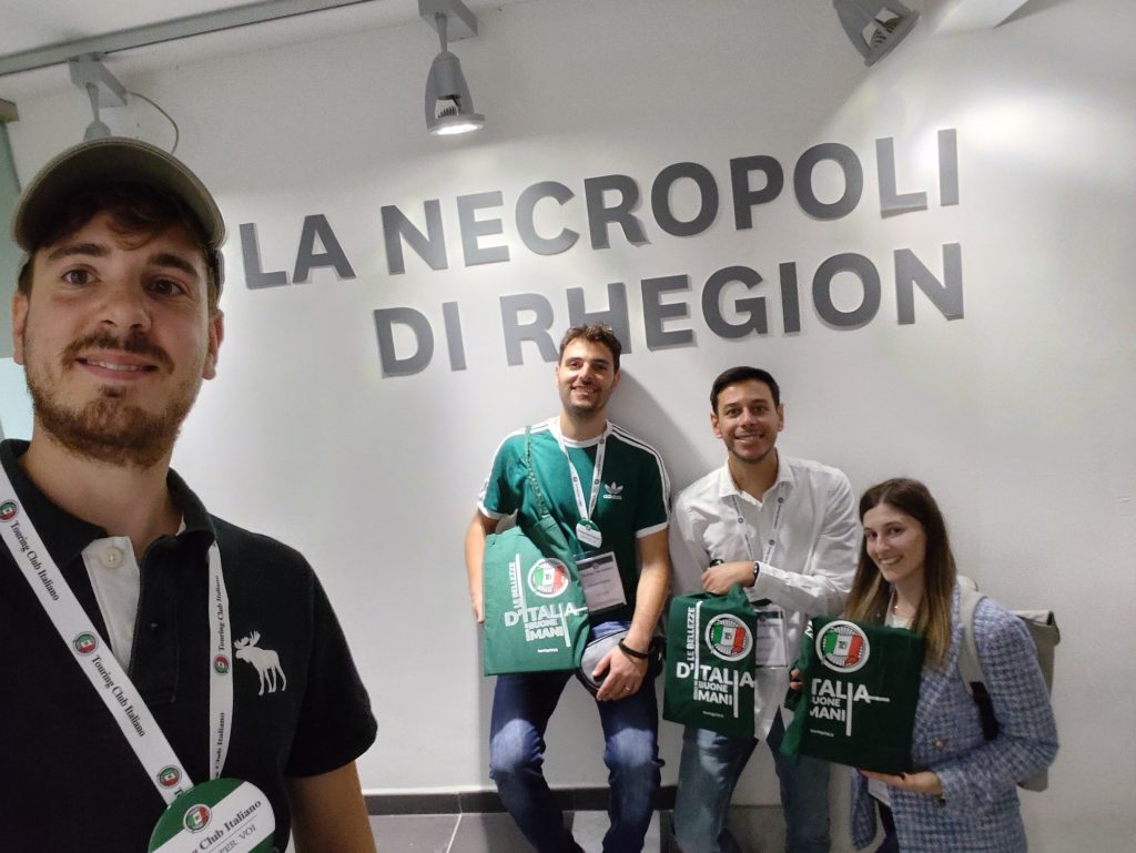 Dipendenti Enel alla Necropoli di Rhegion, Reggio Calabria - luogo Aperti per Voi TCI