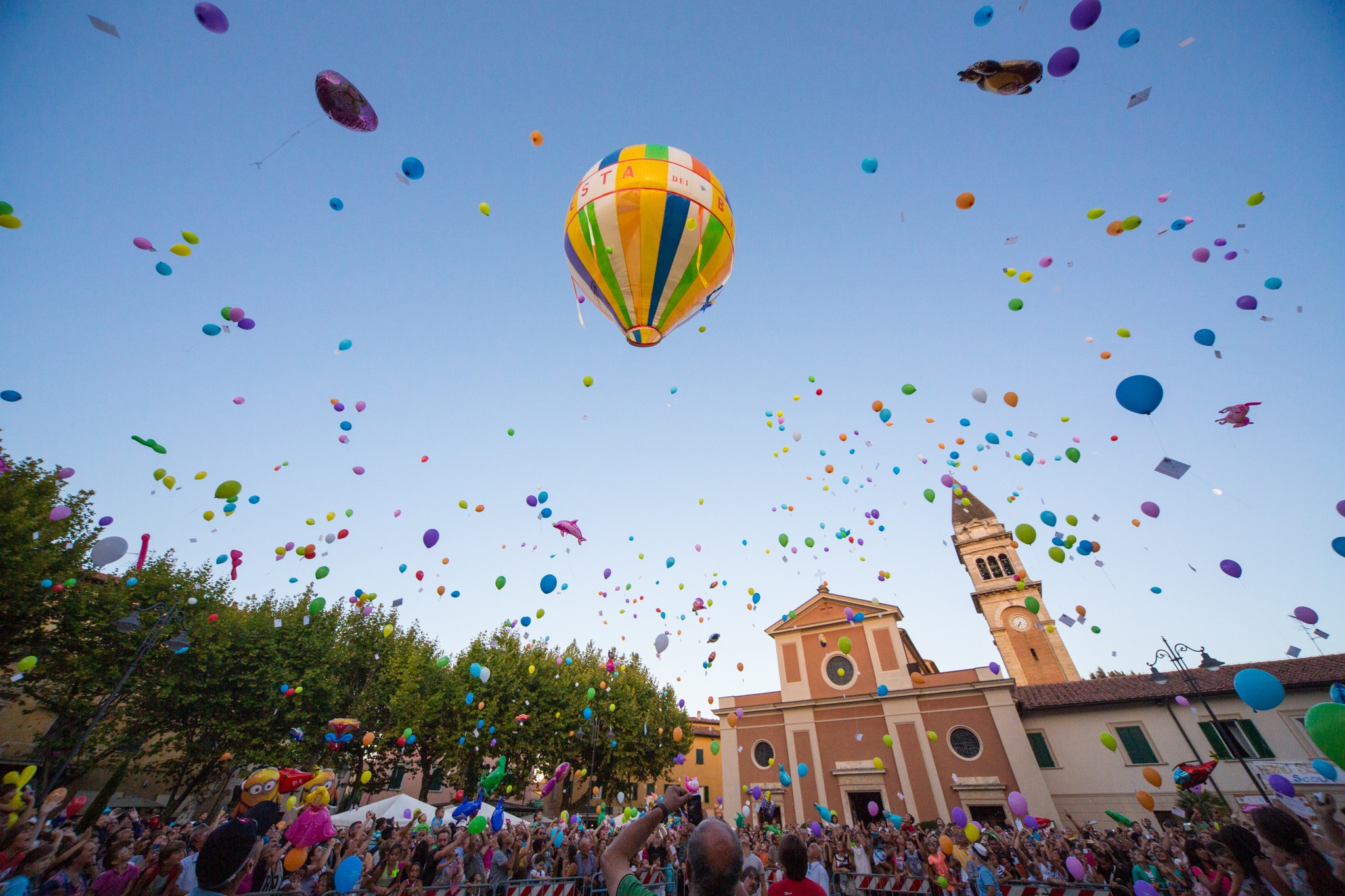 lancio mongolfiera e palloncini