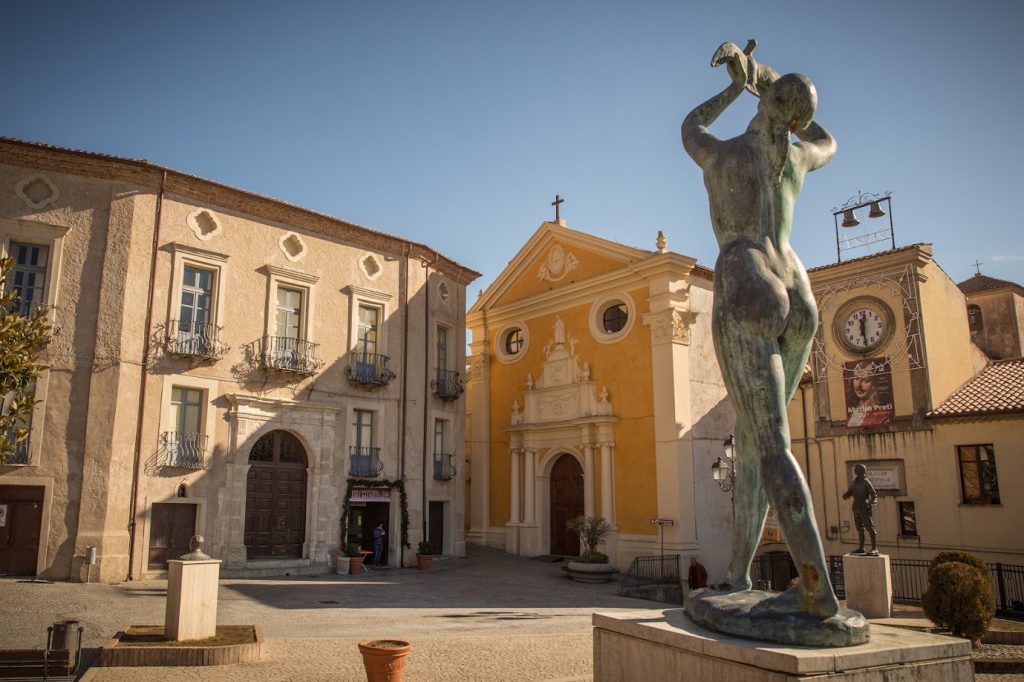 Piazza del Popolo a Taverna,