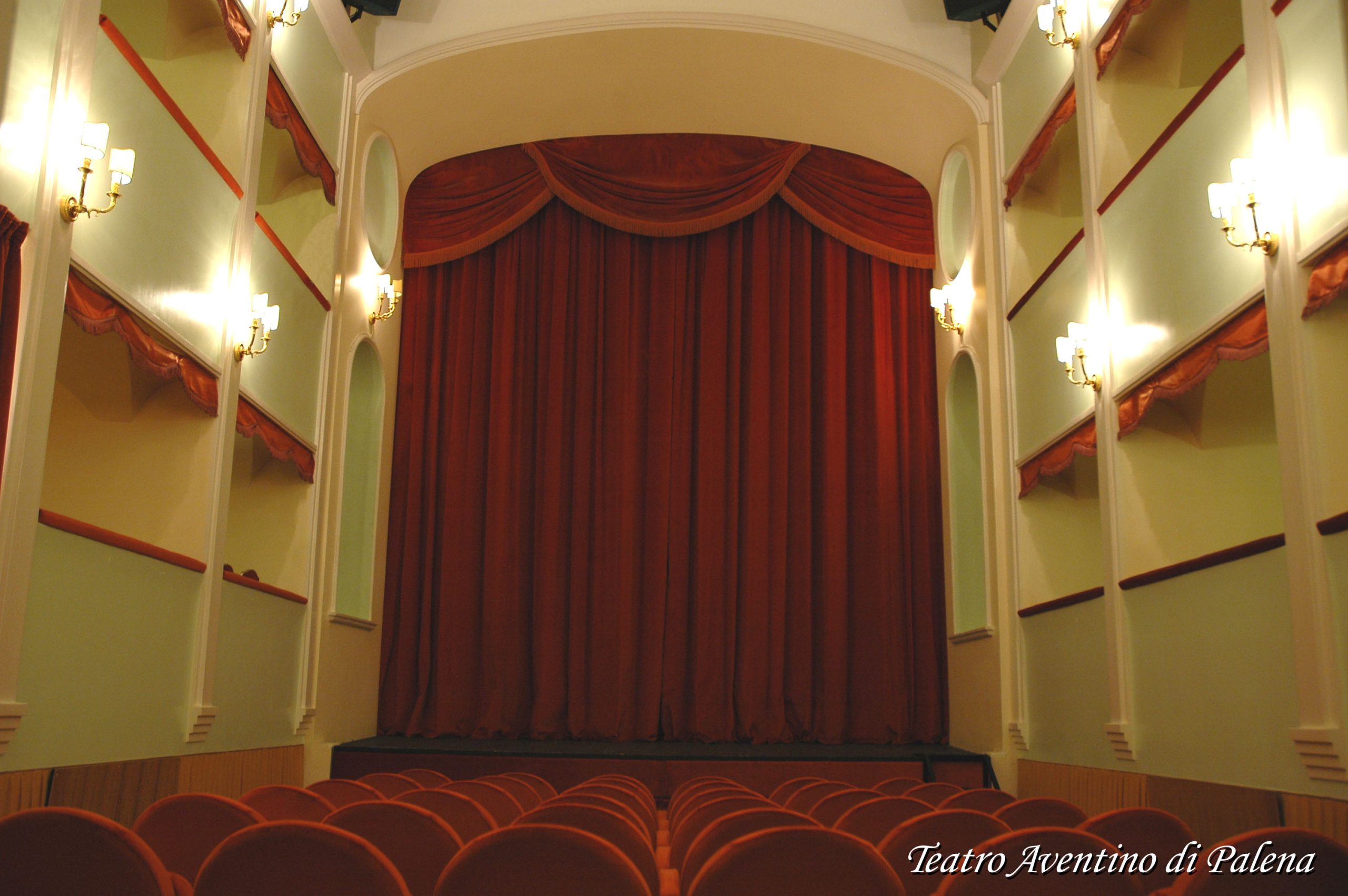 Teatro Aventino.jpg