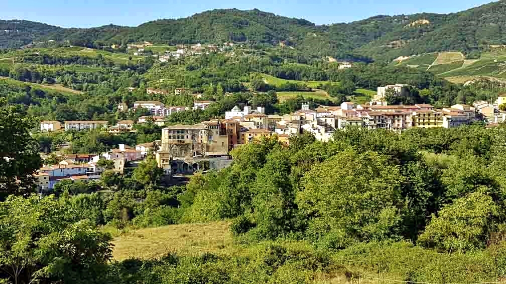 Tufo panoramica del paese