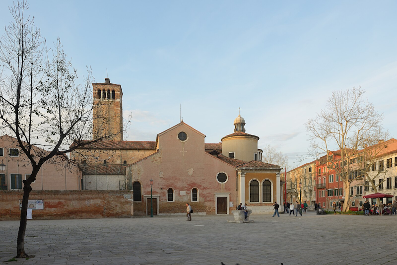 Venezia, San Giacomo dell Orio facciata sud con campanile - ph. Wolfgang Moroder - wikimedia commons