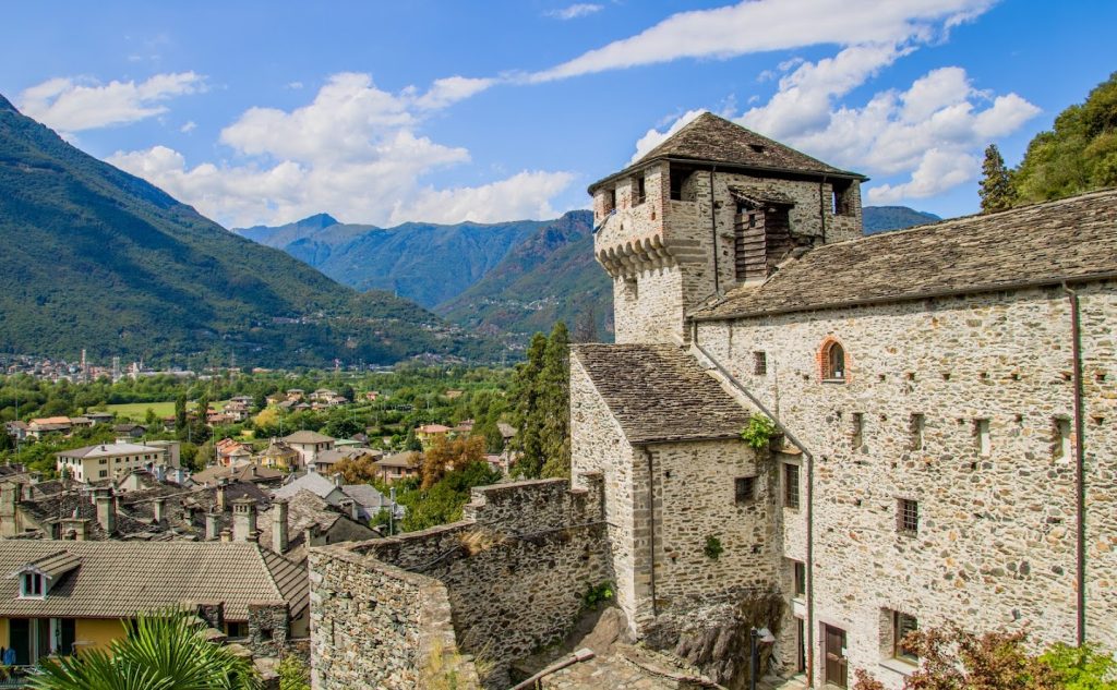 Vogogna vista della Val d'Ossola dal castello