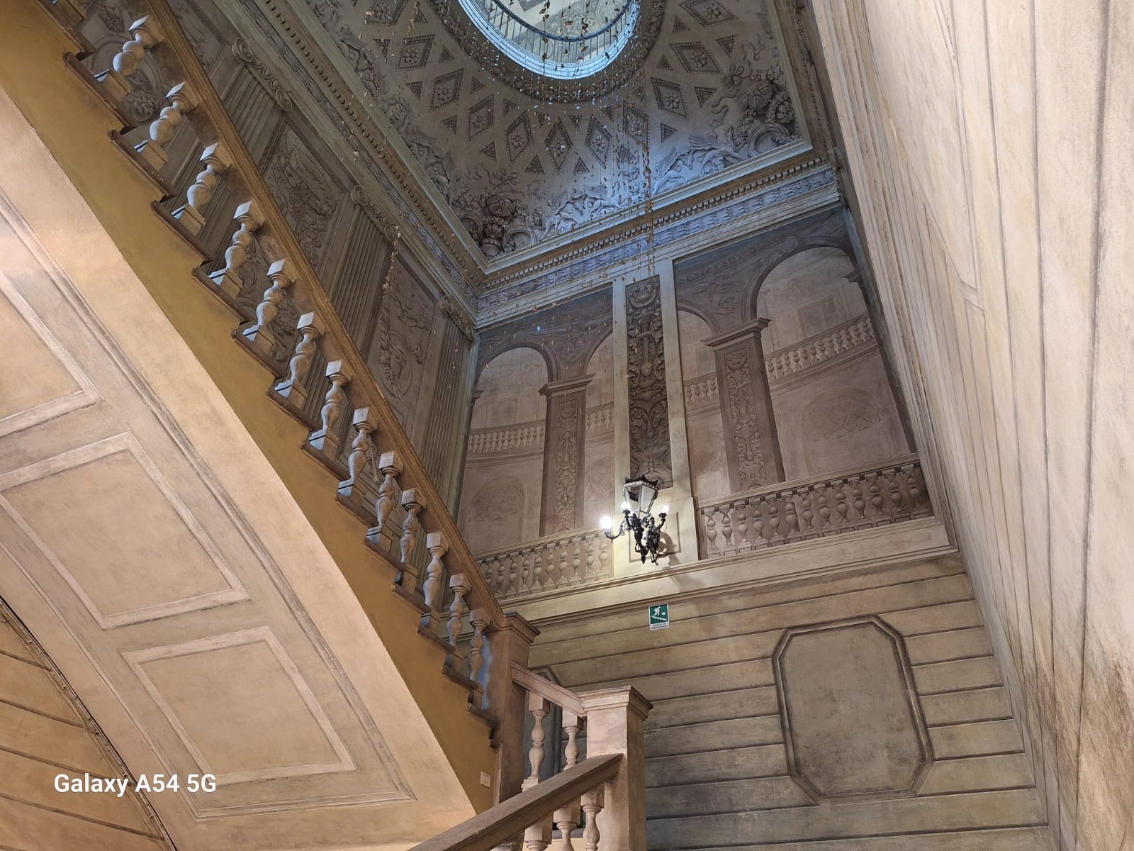 Corti e scaloni di Bologna