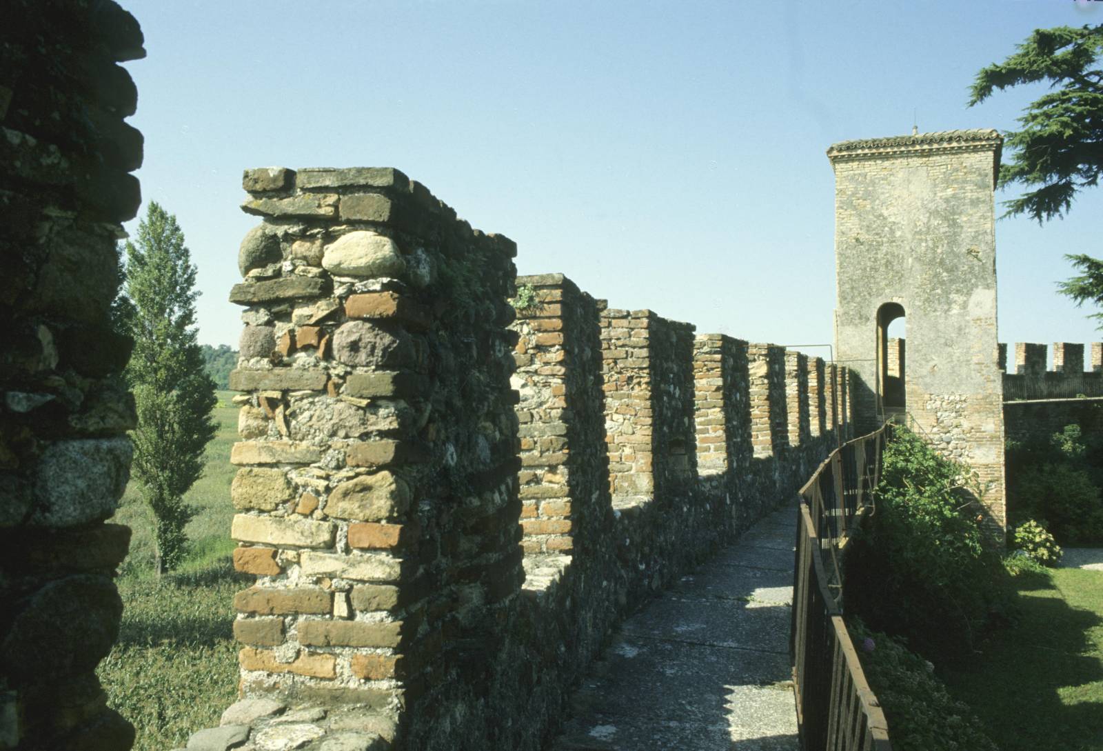 Le mura di Castellaro