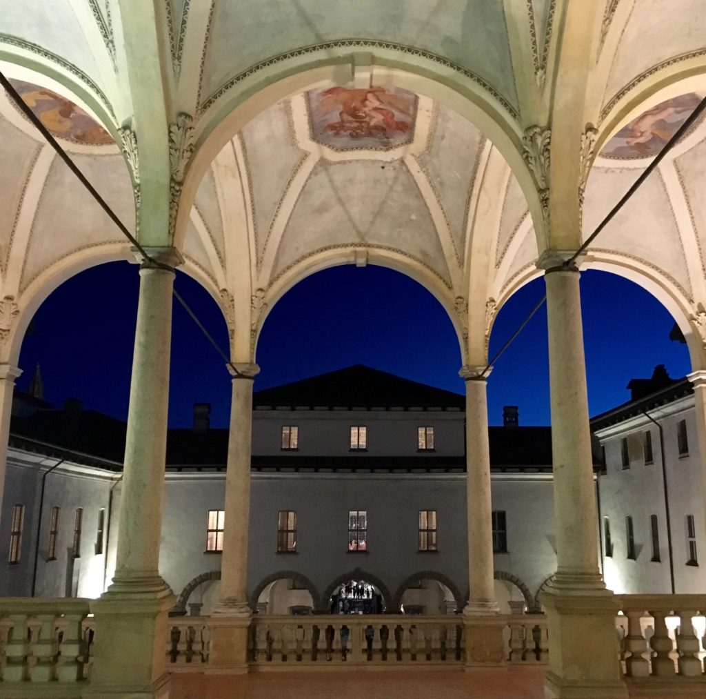 Il chiostro di Palazzo Arese Borromeo