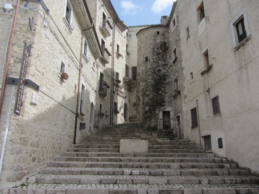 Civitella Alfedena, centro storico - archivio Touring
