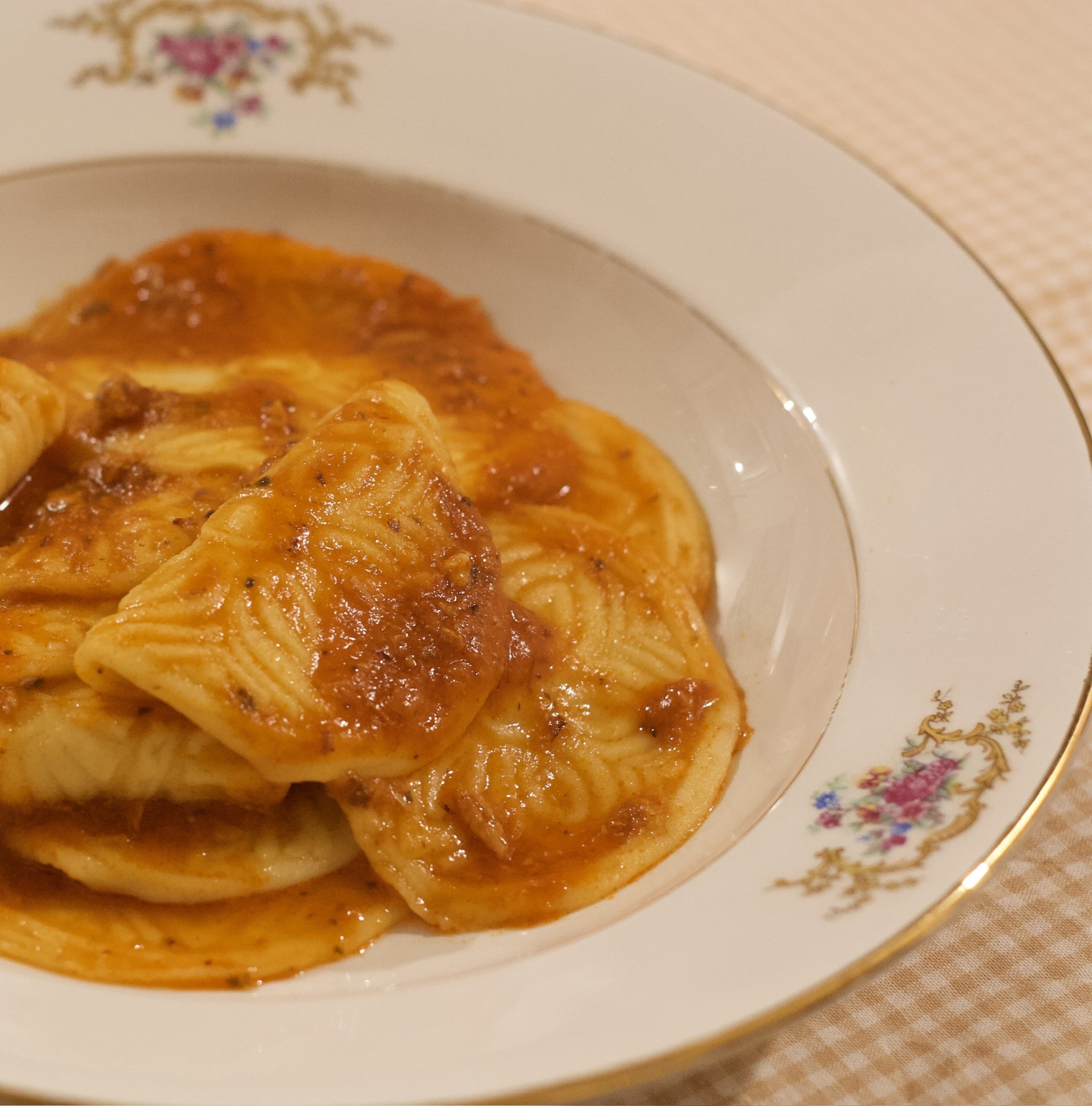 Un piatto di croxetti di Varese Ligure
