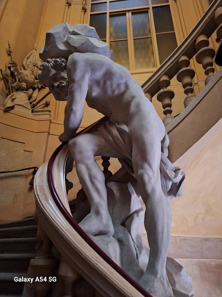 Corti e scaloni di Bologna