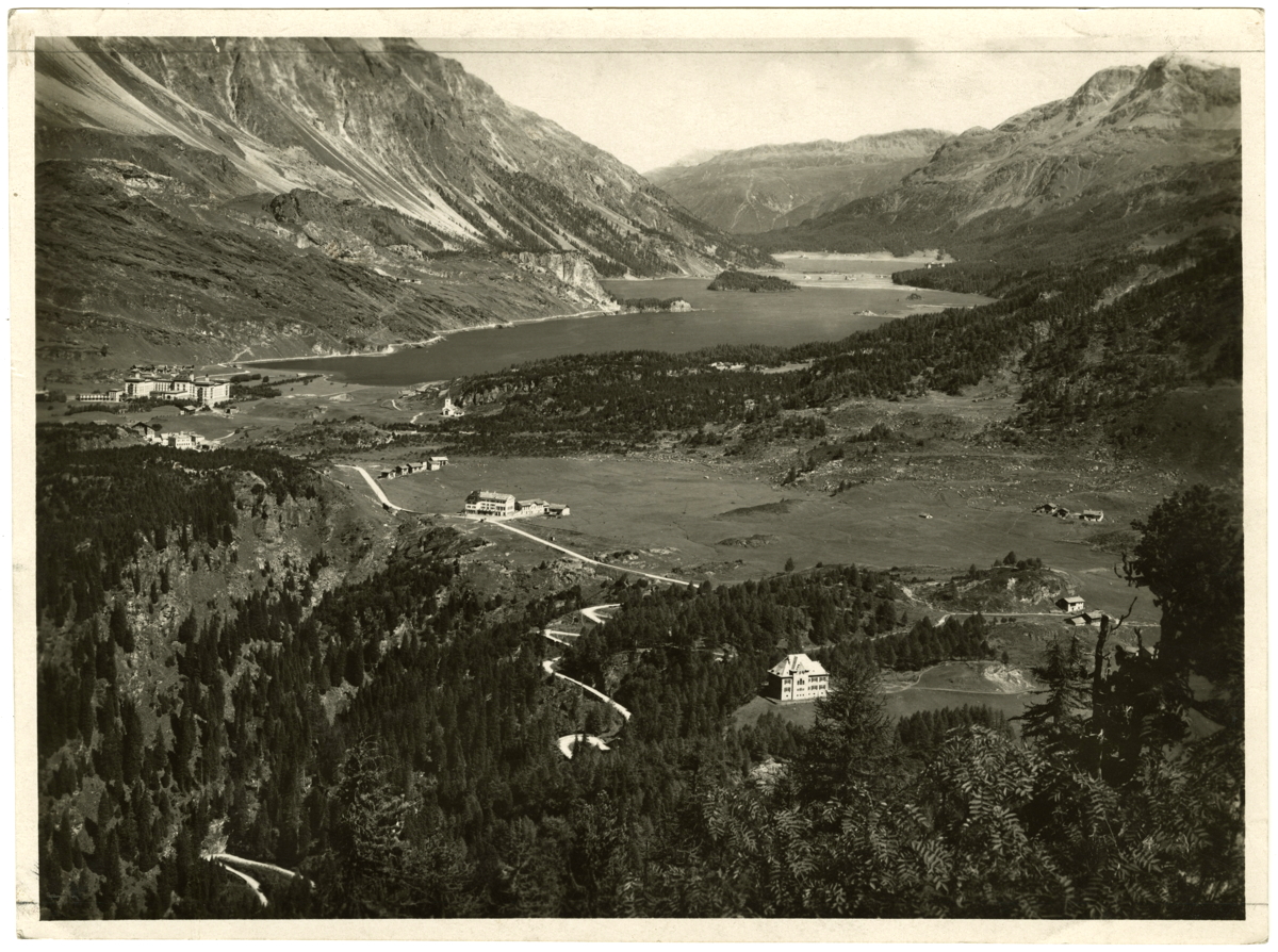 Il passo del Maloja e il lago di Sils in un'immagine d'epoca (foto Archivio Tci)