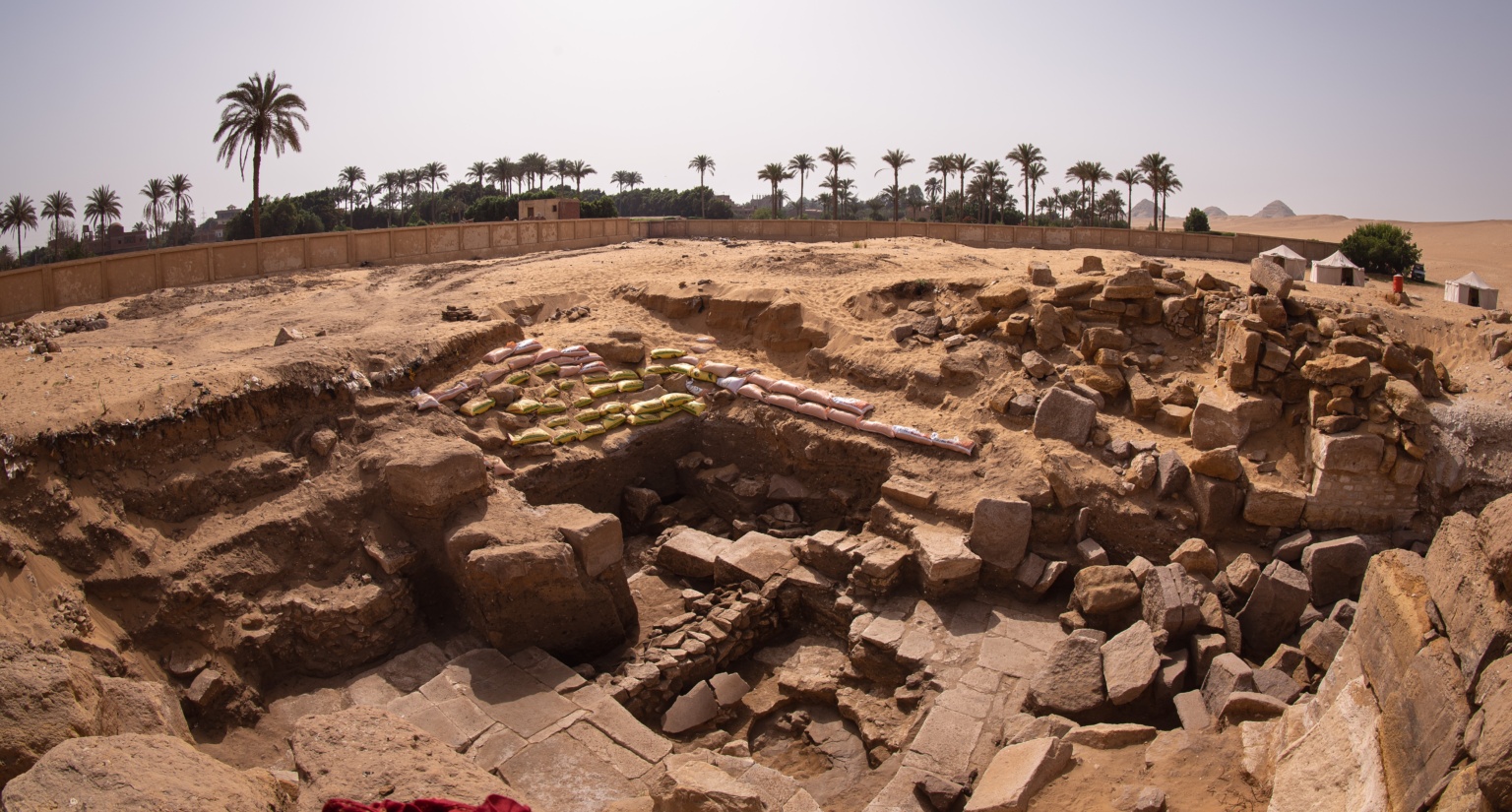 vista dall'alto Tempio del Sole di Nyuserra ad Abu Ghurab